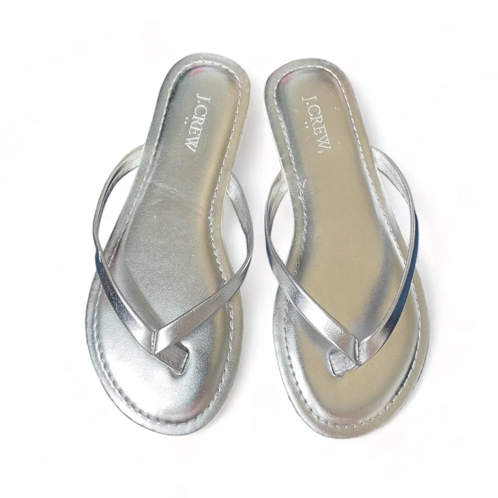 New without tags, J. Crew Girl’s Silver Metallic Flip Flop Sandals - Size 13 - Picture 1 of 3